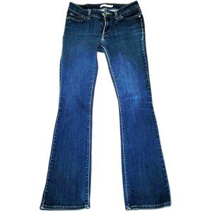 A clasic pair of jeans always look good